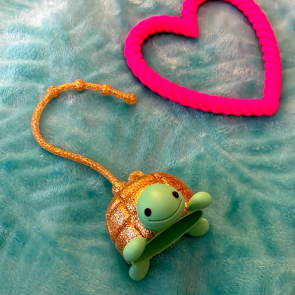 Bath & Body Works Turtle Keychain Sanitizer Holder Silicone Cute CoconutCore